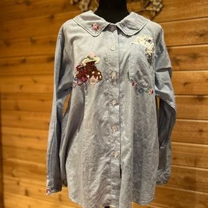 Sweet and pretty vintage 90s Bill Blass embroidered button down